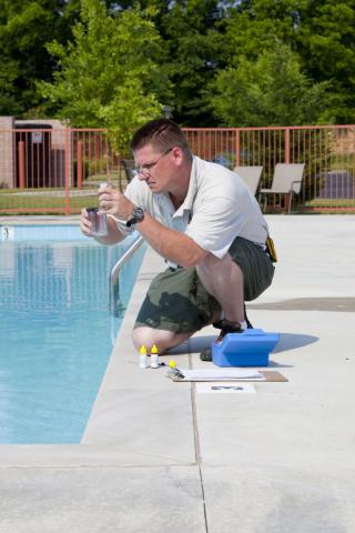 Testing the water regularly - Pool services